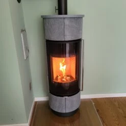 Atika Serpentino Extra Kaminofen 7kW -Besten Kamin Laden atika serpentino extra kaminofen speicherofen kundenbild2 1280x1280