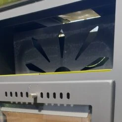 Borgholm Top Olivgrün Kachel Kaminofen 7kW -Besten Kamin Laden borgholm top gruen kaminofen web13 1280x1280