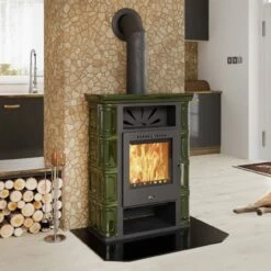 Borgholm Top Olivgrün Kachel Kaminofen 7kW -Besten Kamin Laden borgholm top gruen kaminofen web19 1280x1280