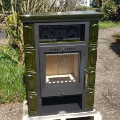 Borgholm Top Olivgrün Kachel Kaminofen 7kW -Besten Kamin Laden borgholm top gruen kaminofen web5 1280x1280