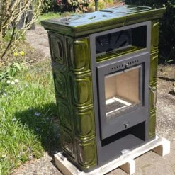 Borgholm Top Olivgrün Kachel Kaminofen 7kW -Besten Kamin Laden borgholm top gruen kaminofen web7 1280x1280
