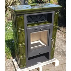 Borgholm Top Olivgrün Kachel Kaminofen 7kW -Besten Kamin Laden borgholm top gruen kaminofen web9 1280x1280