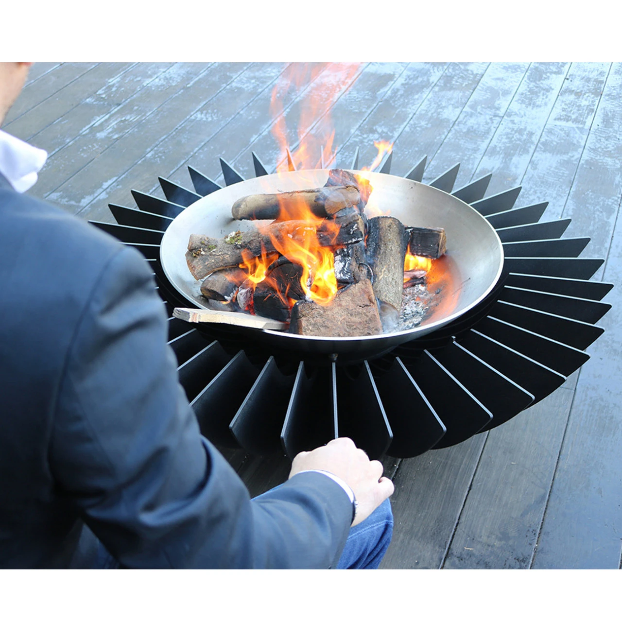 Cosmo 13 Designer Feuerschale / Gartenkamin Schwarz 4 Cosmo 13 Designer Feuerschale / Gartenkamin Schwarz – Bild 2