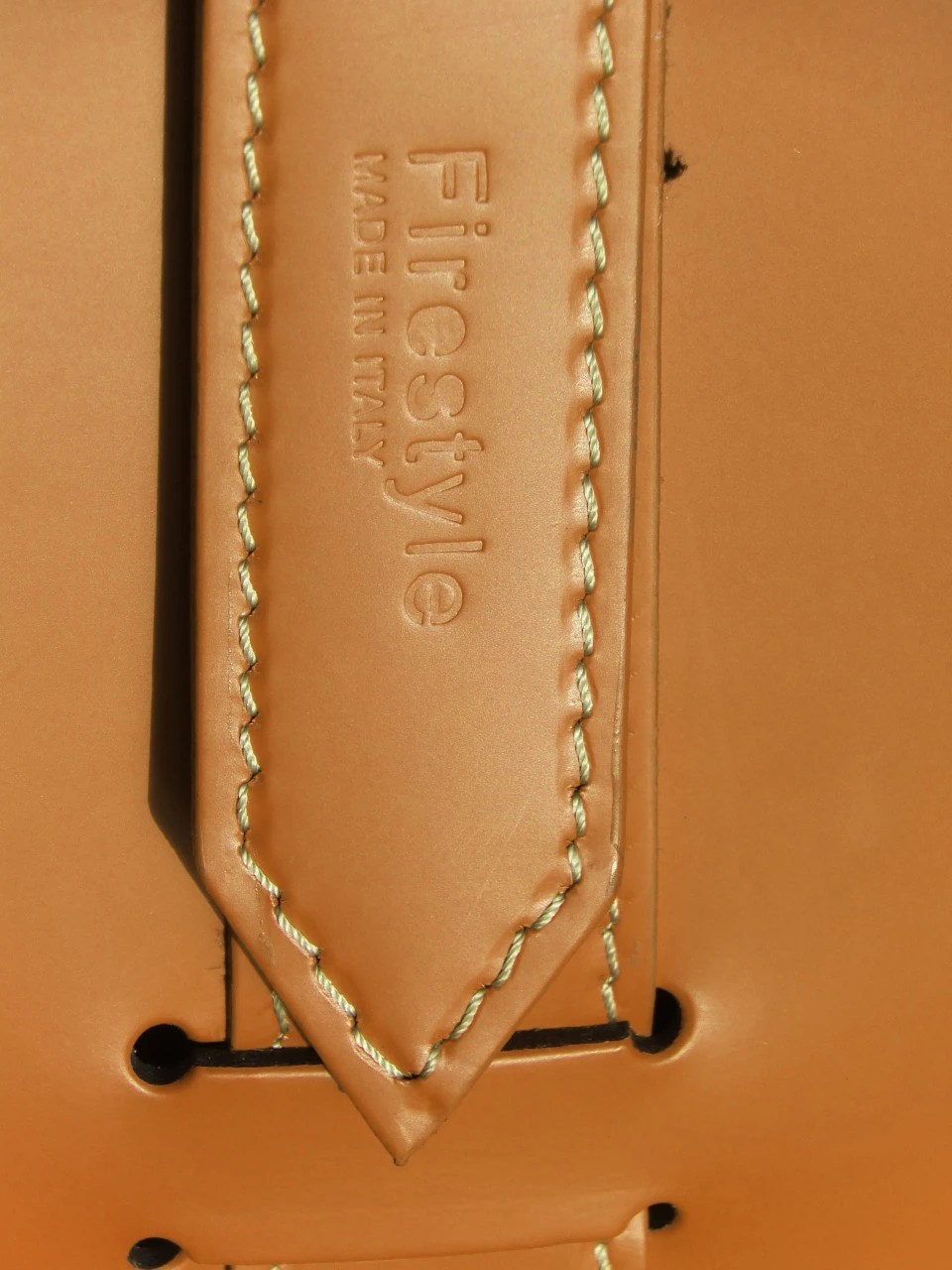 Designer Holzkorb Fabia Braun Aus Regeneriertem Leder Mit Rollen 7 Designer Holzkorb Fabia Braun Aus Regeneriertem Leder Mit Rollen – Bild 5