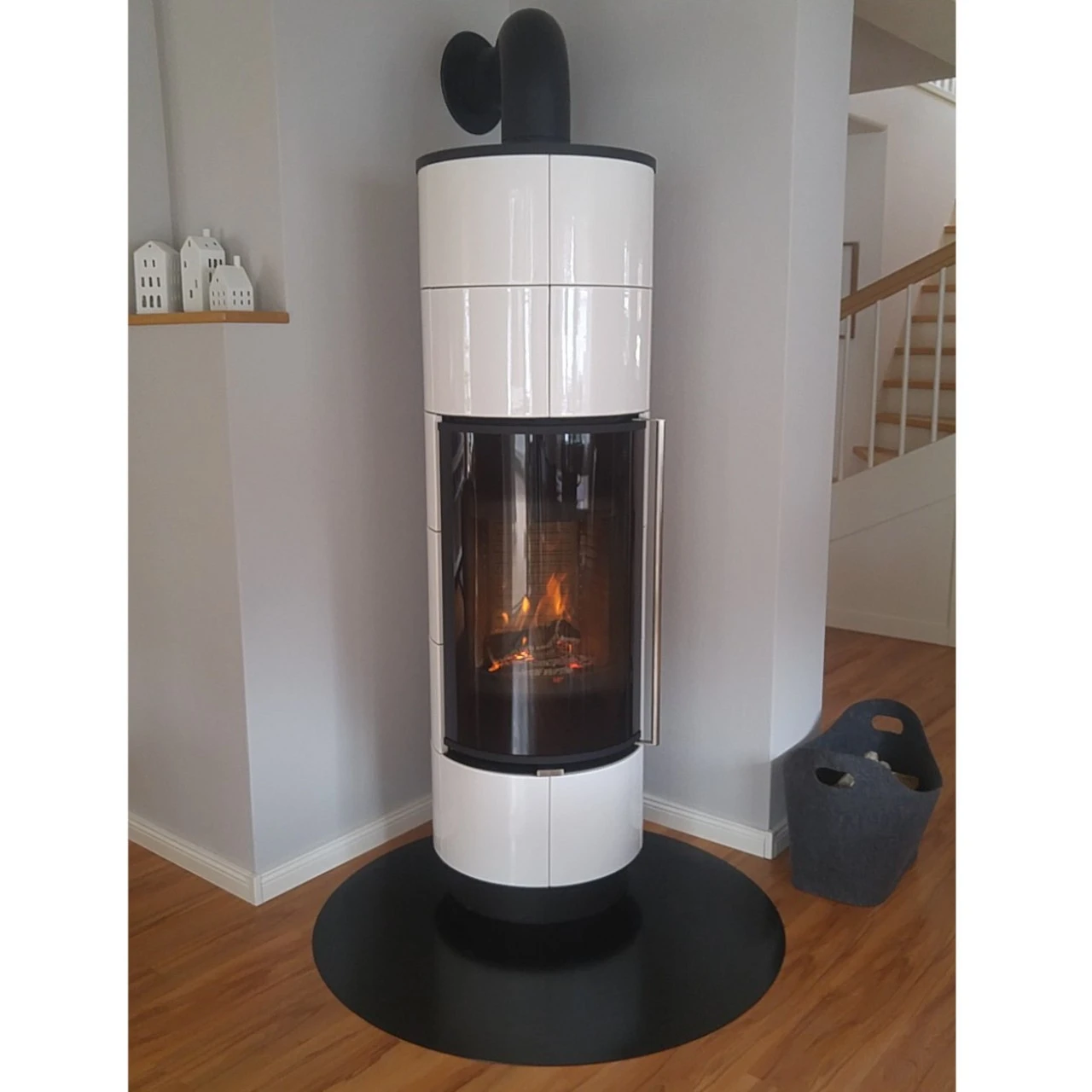 Delia Extra Speicher-Kaminofen Mit Weißen Kacheln 7kW 5 Delia Extra Speicher-Kaminofen Mit Weißen Kacheln 7kW – Bild 3