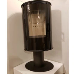 Koza AB/S/N/O/Glass Drehbarer Kaminofen 8kW Schwarze Kacheln -Besten Kamin Laden koza ab s n o glass kafel schwarz ausstellung3 1280x1280