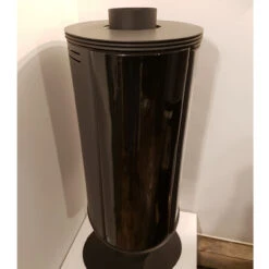 Koza AB/S/N/O/Glass Drehbarer Kaminofen 8kW Schwarze Kacheln -Besten Kamin Laden koza ab s n o glass kafel schwarz ausstellung4 1280x1280