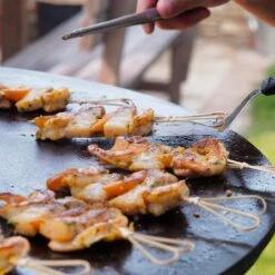 Gartenkamin Plancha Grill PIO80 Schwarz Mit Holzfach -Besten Kamin Laden plancha grill feuercampus365 pio detail2 1280x1280 5