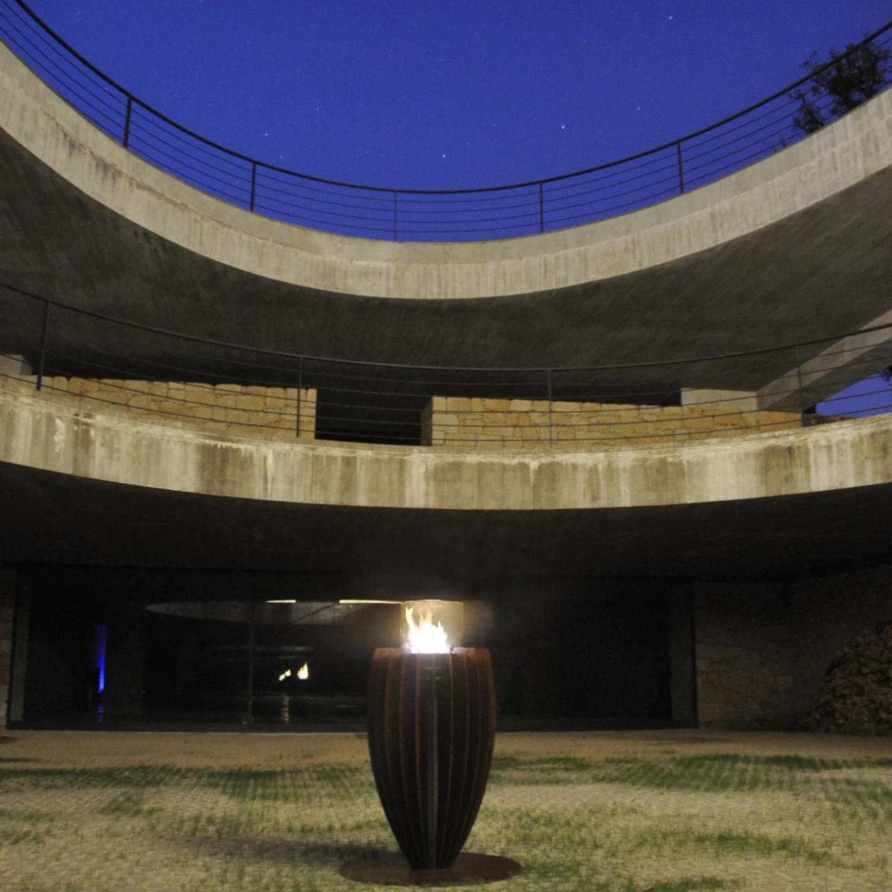 GlammFire Tuli Premium Stehtisch / Ethanolkamin Aus Corten Stahl 7 GlammFire Tuli Premium Stehtisch / Ethanolkamin Aus Corten Stahl – Bild 5